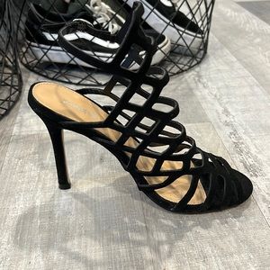 Size 6 heals from express